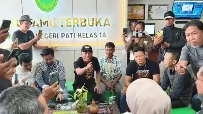 Botok Pati Siram Jubir PN Pati dengan Air Mineral saat Audiensi