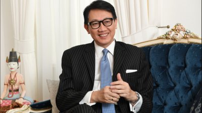 Wamenlu Havas Oegroseno Siap Patuh Jika MK Larang Rangkap Jabatan